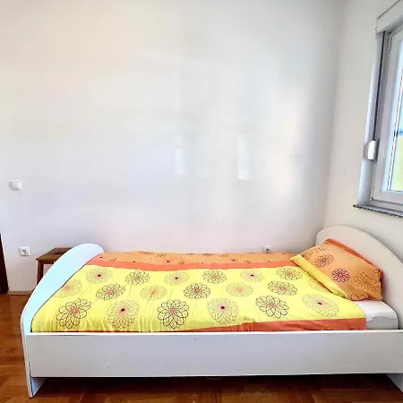 In 44072 * Jadranovo